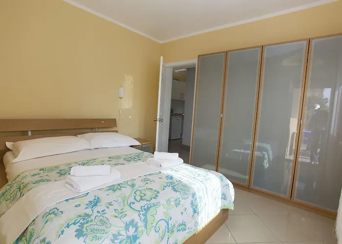 Damjanovic Apartment Makarska