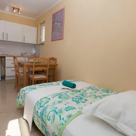 Damjanovic Apartment Makarska
