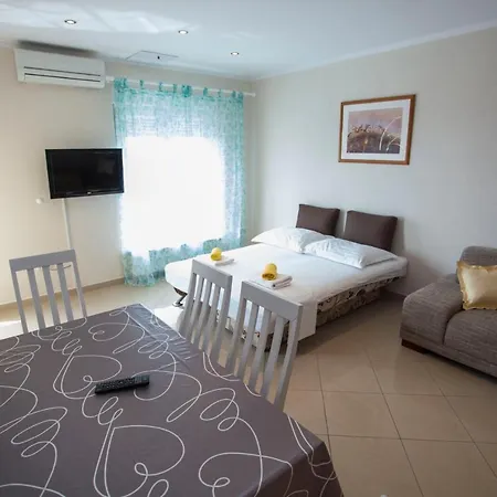 Damjanovic Apartment Makarska